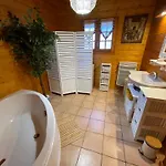 Avec Spa, Sauna Et Piscine Domek alpejski *