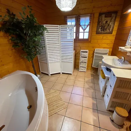 Avec Spa, Sauna Et Piscine Domek alpejski *